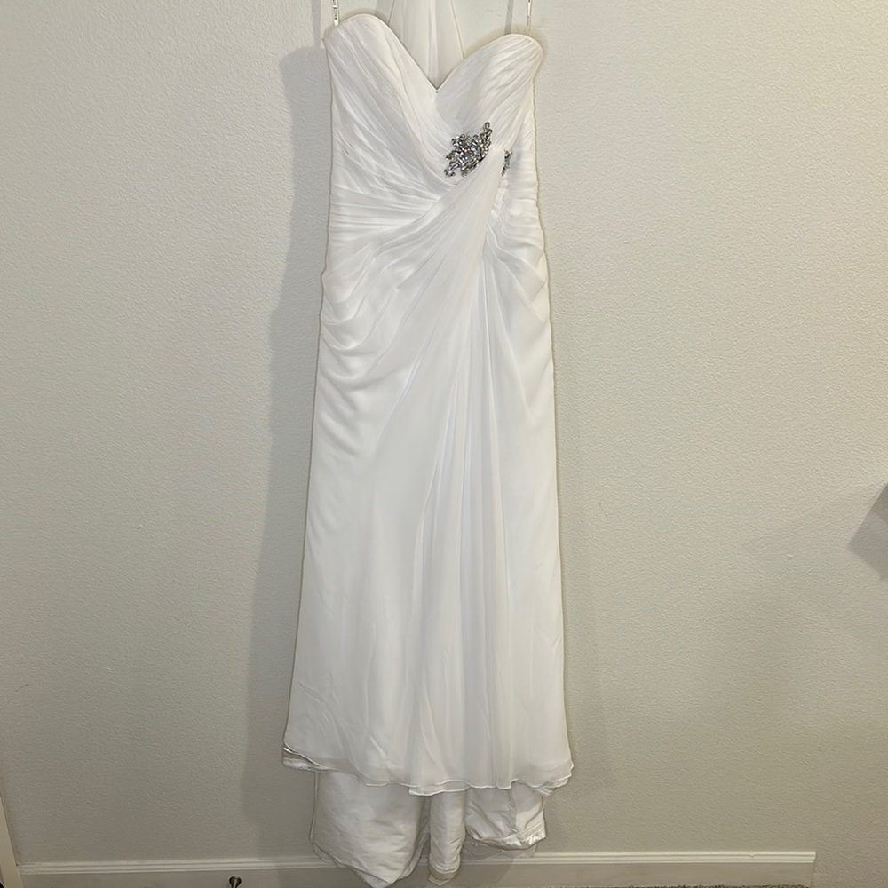 Elegant White Strapless Dress
